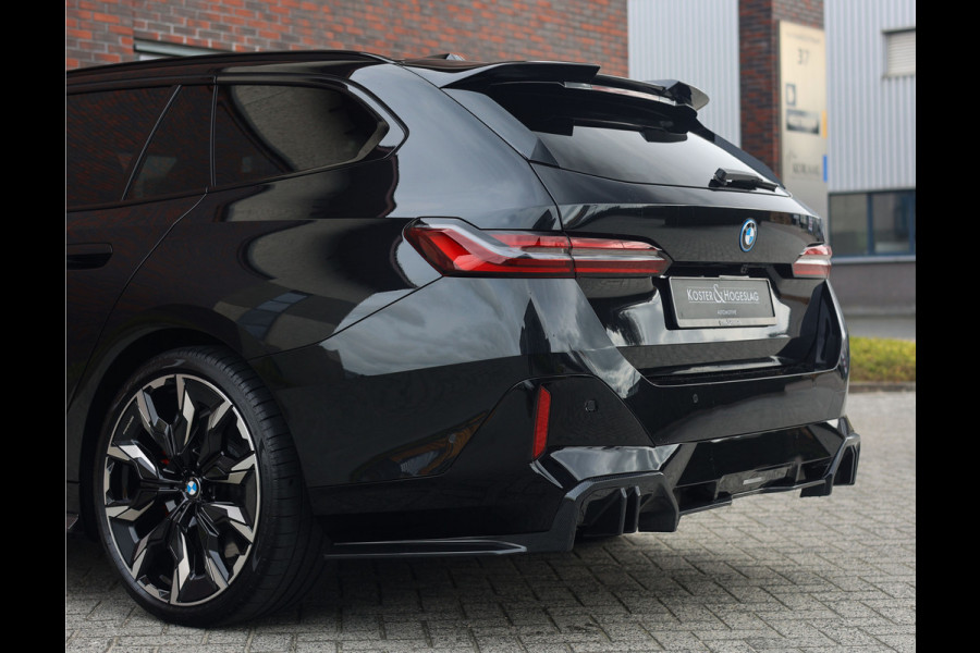 BMW 5 Serie Touring 550e xDrive | M Performance - Pano - Trekhaak