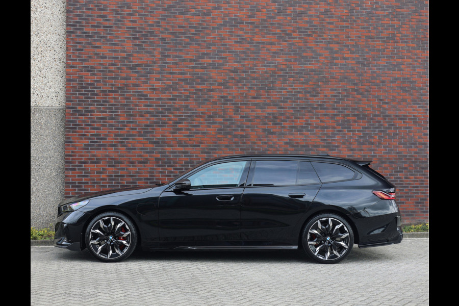 BMW 5 Serie Touring 550e xDrive | M Performance - Pano - Trekhaak