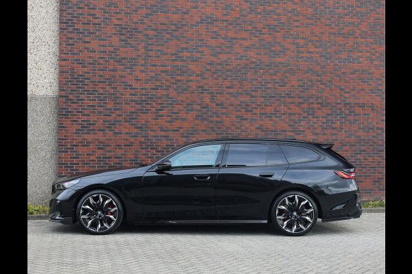 BMW 5 Serie Touring 550e xDrive | M Performance - Pano - Trekhaak