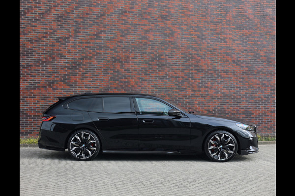 BMW 5 Serie Touring 550e xDrive | M Performance - Pano - Trekhaak