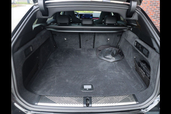 BMW 5 Serie Touring 550e xDrive | M Performance - Pano - Trekhaak