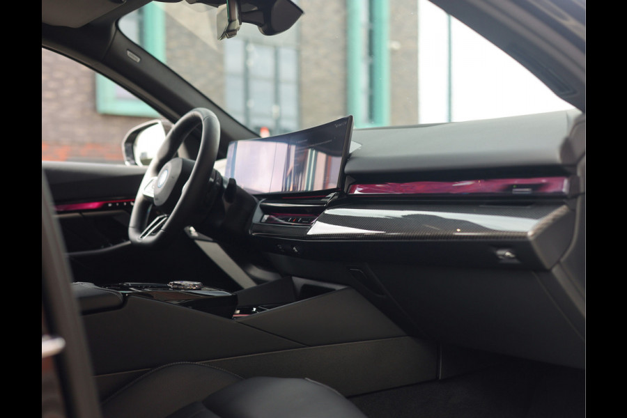 BMW 5 Serie Touring 550e xDrive | M Performance - Pano - Trekhaak