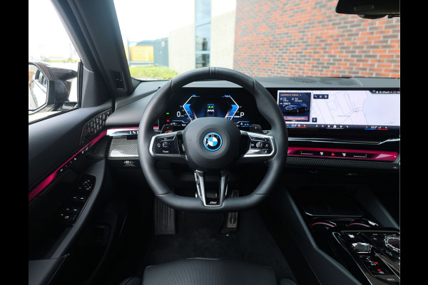 BMW 5 Serie Touring 550e xDrive | M Performance - Pano - Trekhaak