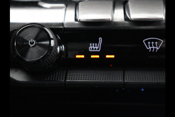 Peugeot 3008 1.6 HYbrid 225 GT Line | Stoelverwarming | Adaptive cruise | Alcantara | Camera | Carplay | 19'' | Dodehoek detectie | Navigatie | Full LED | Parkeerhulp | Climate control | PHEV | Plug In