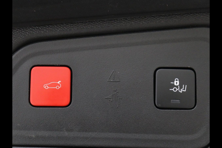 Peugeot 3008 1.6 HYbrid 225 GT Line | Stoelverwarming | Adaptive cruise | Alcantara | Camera | Carplay | 19'' | Dodehoek detectie | Navigatie | Full LED | Parkeerhulp | Climate control | PHEV | Plug In