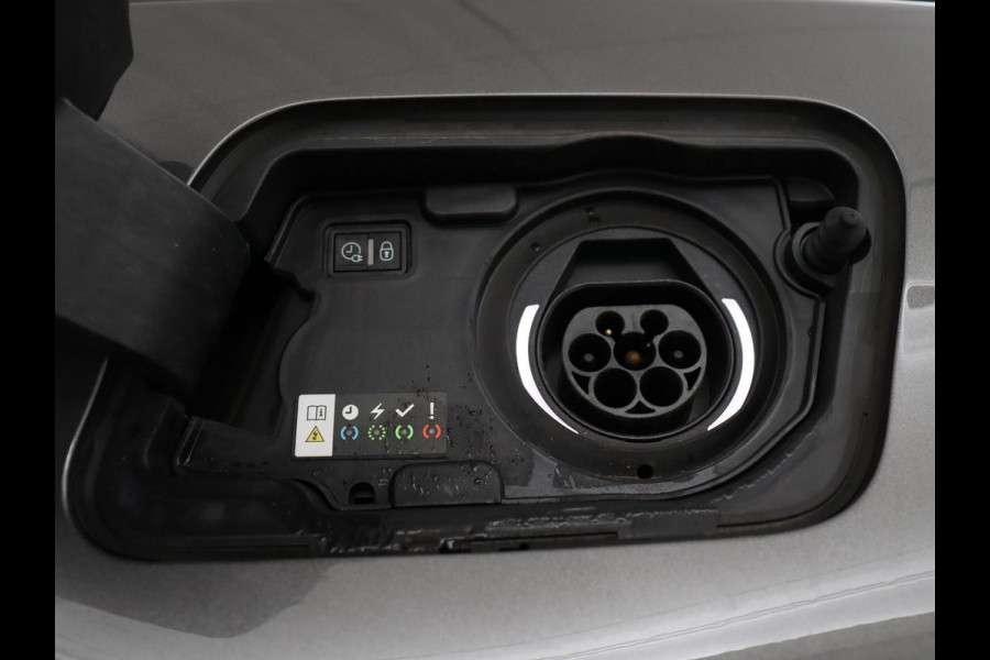 Peugeot 3008 1.6 HYbrid 225 GT Line | Stoelverwarming | Adaptive cruise | Alcantara | Camera | Carplay | 19'' | Dodehoek detectie | Navigatie | Full LED | Parkeerhulp | Climate control | PHEV | Plug In