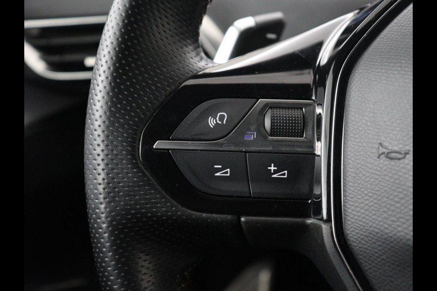 Peugeot 3008 1.6 HYbrid 225 GT Line | Stoelverwarming | Adaptive cruise | Alcantara | Camera | Carplay | 19'' | Dodehoek detectie | Navigatie | Full LED | Parkeerhulp | Climate control | PHEV | Plug In