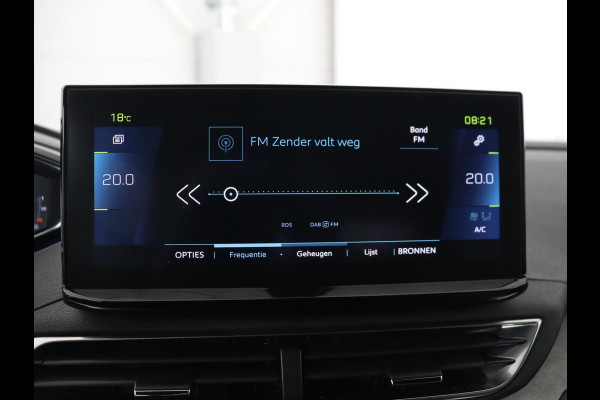 Peugeot 3008 1.6 HYbrid 225 GT Line | Stoelverwarming | Adaptive cruise | Alcantara | Camera | Carplay | 19'' | Dodehoek detectie | Navigatie | Full LED | Parkeerhulp | Climate control | PHEV | Plug In