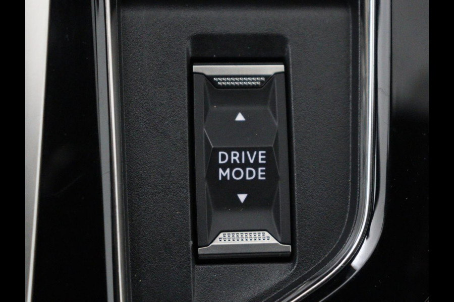 Peugeot 3008 1.6 HYbrid 225 GT Line | Stoelverwarming | Adaptive cruise | Alcantara | Camera | Carplay | 19'' | Dodehoek detectie | Navigatie | Full LED | Parkeerhulp | Climate control | PHEV | Plug In