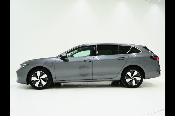 Volkswagen Passat Variant 1.5 eHybrid 204PK | Leder/Alcantara | Massage | Trekhaak | HUD | Camera | Adaptive Cruise | Sfeerlicht | Carplay