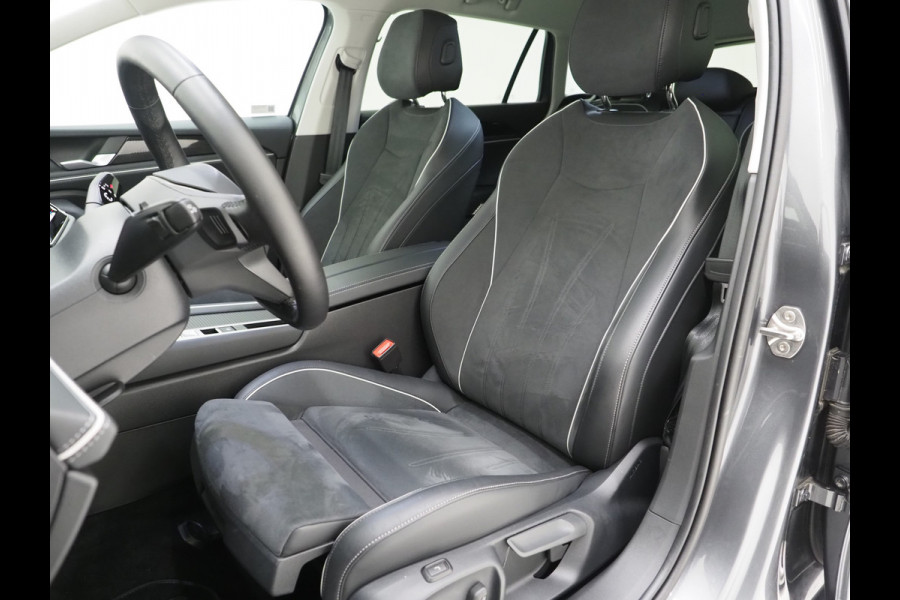 Volkswagen Passat Variant 1.5 eHybrid 204PK | Leder/Alcantara | Massage | Trekhaak | HUD | Camera | Adaptive Cruise | Sfeerlicht | Carplay