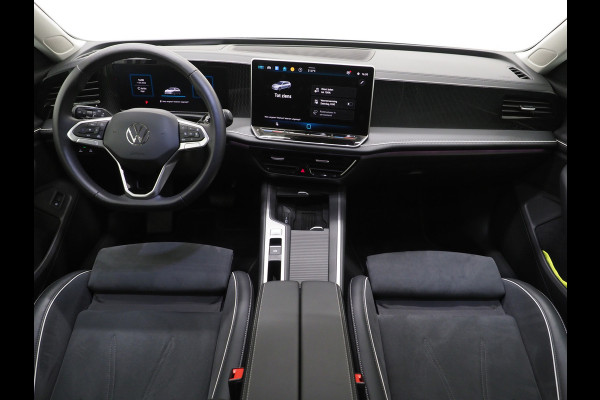 Volkswagen Passat Variant 1.5 eHybrid 204PK | Leder/Alcantara | Massage | Trekhaak | HUD | Camera | Adaptive Cruise | Sfeerlicht | Carplay