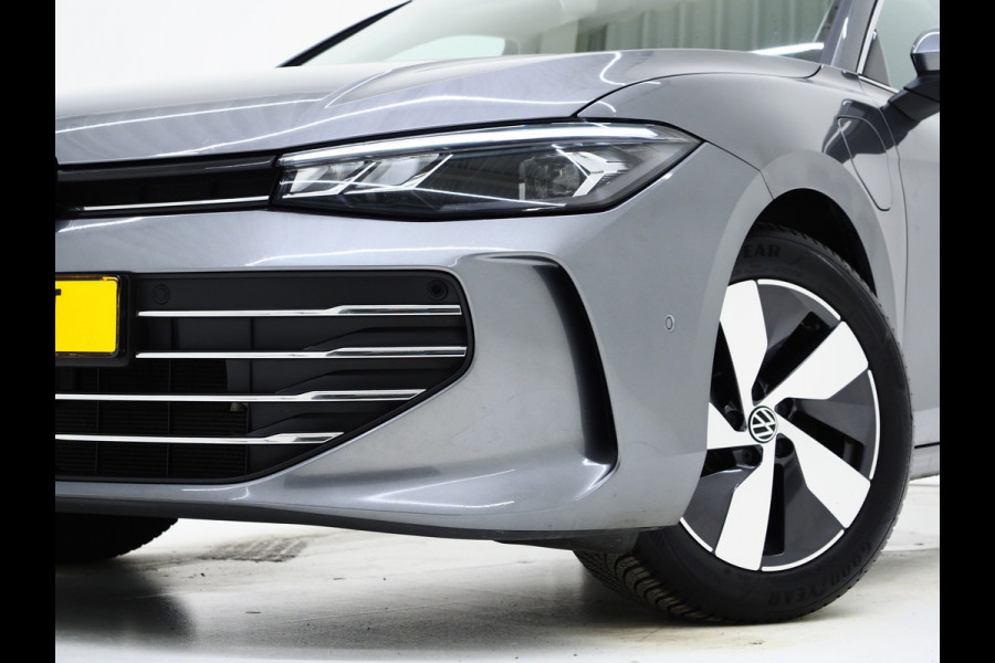 Volkswagen Passat Variant 1.5 eHybrid 204PK | Leder/Alcantara | Massage | Trekhaak | HUD | Camera | Adaptive Cruise | Sfeerlicht | Carplay