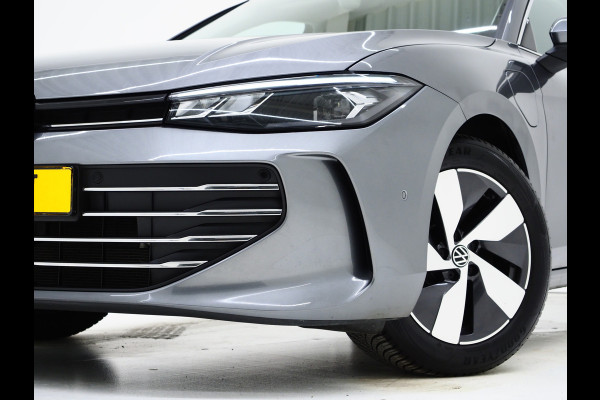 Volkswagen Passat Variant 1.5 eHybrid 204PK | Leder/Alcantara | Massage | Trekhaak | HUD | Camera | Adaptive Cruise | Sfeerlicht | Carplay