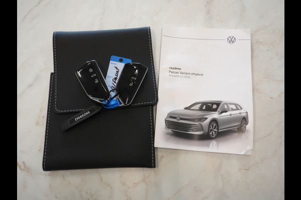 Volkswagen Passat Variant 1.5 eHybrid 204PK | Leder/Alcantara | Massage | Trekhaak | HUD | Camera | Adaptive Cruise | Sfeerlicht | Carplay