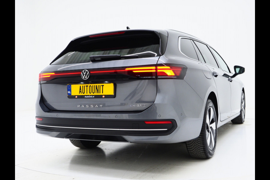 Volkswagen Passat Variant 1.5 eHybrid 204PK | Leder/Alcantara | Massage | Trekhaak | HUD | Camera | Adaptive Cruise | Sfeerlicht | Carplay