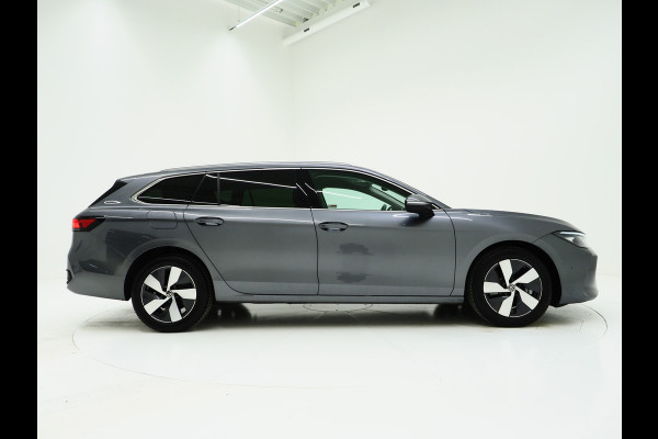 Volkswagen Passat Variant 1.5 eHybrid 204PK | Leder/Alcantara | Massage | Trekhaak | HUD | Camera | Adaptive Cruise | Sfeerlicht | Carplay