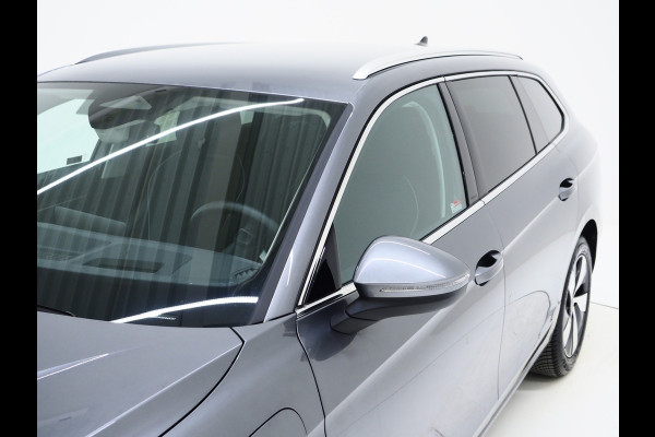 Volkswagen Passat Variant 1.5 eHybrid 204PK | Leder/Alcantara | Massage | Trekhaak | HUD | Camera | Adaptive Cruise | Sfeerlicht | Carplay