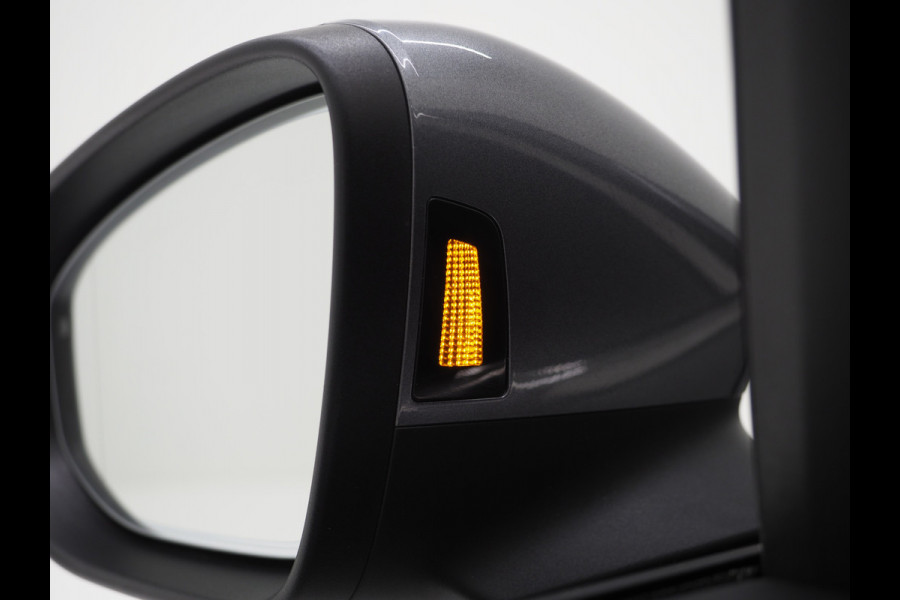 Volkswagen Passat Variant 1.5 eHybrid 204PK | Leder/Alcantara | Massage | Trekhaak | HUD | Camera | Adaptive Cruise | Sfeerlicht | Carplay