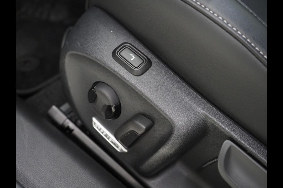 Volkswagen Passat Variant 1.5 eHybrid 204PK | Leder/Alcantara | Massage | Trekhaak | HUD | Camera | Adaptive Cruise | Sfeerlicht | Carplay