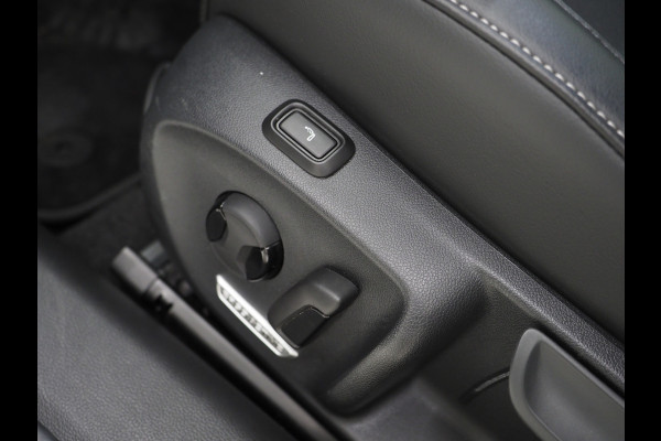 Volkswagen Passat Variant 1.5 eHybrid 204PK | Leder/Alcantara | Massage | Trekhaak | HUD | Camera | Adaptive Cruise | Sfeerlicht | Carplay