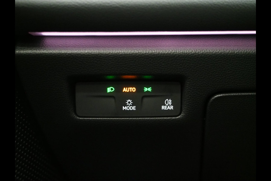 Volkswagen Passat Variant 1.5 eHybrid 204PK | Leder/Alcantara | Massage | Trekhaak | HUD | Camera | Adaptive Cruise | Sfeerlicht | Carplay