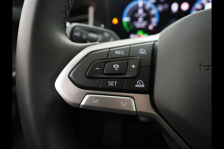 Volkswagen Passat Variant 1.5 eHybrid 204PK | Leder/Alcantara | Massage | Trekhaak | HUD | Camera | Adaptive Cruise | Sfeerlicht | Carplay