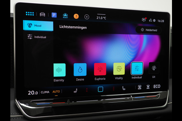 Volkswagen Passat Variant 1.5 eHybrid 204PK | Leder/Alcantara | Massage | Trekhaak | HUD | Camera | Adaptive Cruise | Sfeerlicht | Carplay