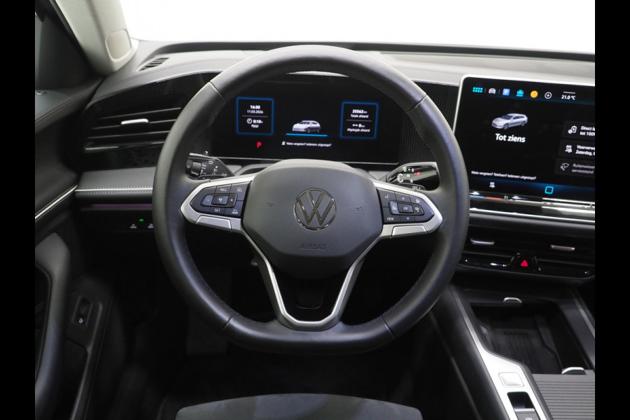 Volkswagen Passat Variant 1.5 eHybrid 204PK | Leder/Alcantara | Massage | Trekhaak | HUD | Camera | Adaptive Cruise | Sfeerlicht | Carplay