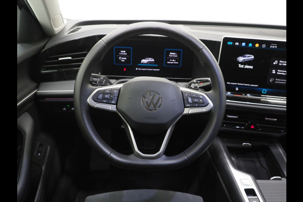 Volkswagen Passat Variant 1.5 eHybrid 204PK | Leder/Alcantara | Massage | Trekhaak | HUD | Camera | Adaptive Cruise | Sfeerlicht | Carplay