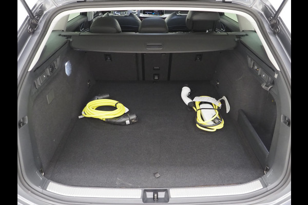Volkswagen Passat Variant 1.5 eHybrid 204PK | Leder/Alcantara | Massage | Trekhaak | HUD | Camera | Adaptive Cruise | Sfeerlicht | Carplay