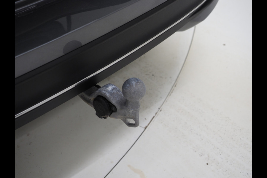 Volkswagen Passat Variant 1.5 eHybrid 204PK | Leder/Alcantara | Massage | Trekhaak | HUD | Camera | Adaptive Cruise | Sfeerlicht | Carplay