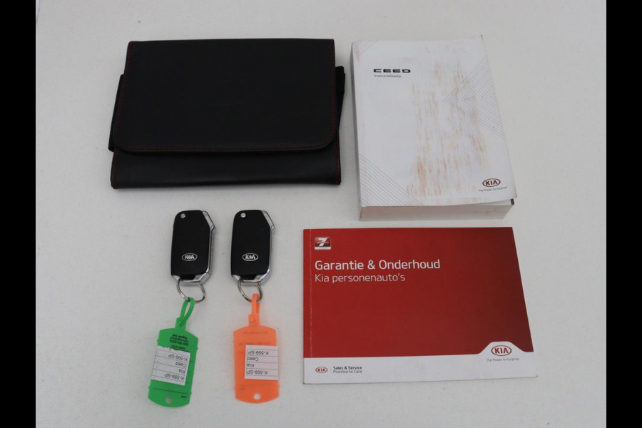 Kia Ceed 1.0 T-GDi GT-Line Edition | Carplay | Camera | Navigatie | Climate control | Parkeerhulp | Cruise control | Bluetooth | 17'' | DAB