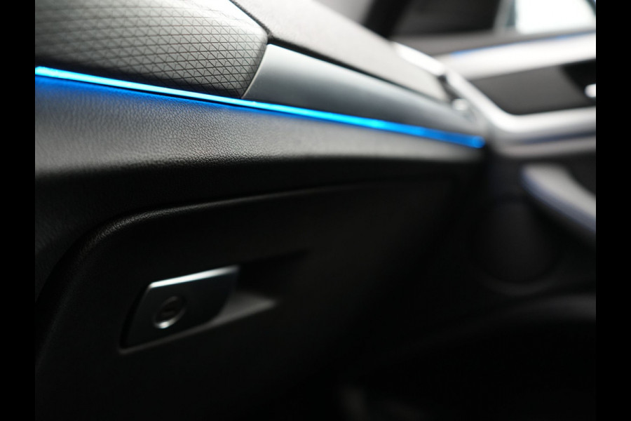 BMW X3 xDrive30e M Sport PHEV 293pk Dealer O.H. | Panodak | Head Up | Camera | Lederen Sportstoelen Verwarmd | Sfeerverlichting | Keyless | Blis | Virtual | Navigatie | DAB | Plug In Hybrid