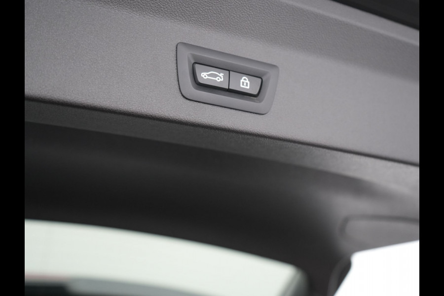 BMW X3 xDrive30e M Sport PHEV 293pk Dealer O.H. | Panodak | Head Up | Camera | Lederen Sportstoelen Verwarmd | Sfeerverlichting | Keyless | Blis | Virtual | Navigatie | DAB | Plug In Hybrid