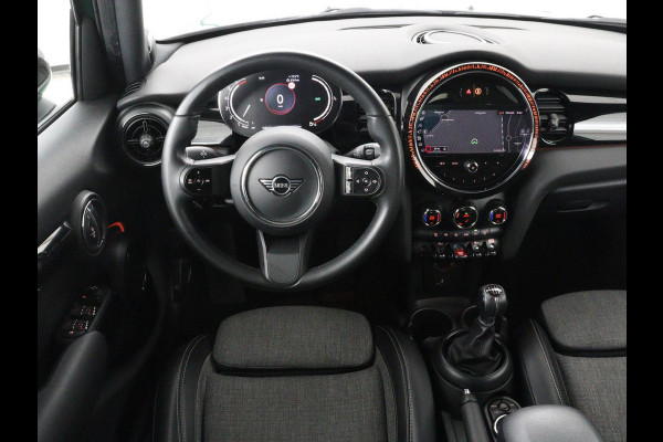 MINI Cooper 1.5 Business Edition | Harman/Kardon | Carplay | Verwarmde voorruit | Navigatie | Full LED | Half leder | Parkeerhulp | Climate control | Cruise control | Bluetooth | British Racing Green