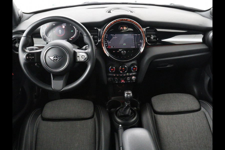 MINI Cooper 1.5 Business Edition | Harman/Kardon | Carplay | Verwarmde voorruit | Navigatie | Full LED | Half leder | Parkeerhulp | Climate control | Cruise control | Bluetooth | British Racing Green