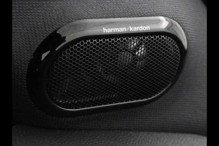 MINI Cooper 1.5 Business Edition | Harman/Kardon | Carplay | Verwarmde voorruit | Navigatie | Full LED | Half leder | Parkeerhulp | Climate control | Cruise control | Bluetooth | British Racing Green