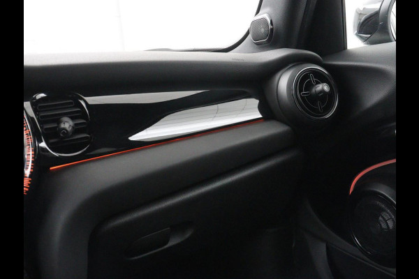 MINI Cooper 1.5 Business Edition | Harman/Kardon | Carplay | Verwarmde voorruit | Navigatie | Full LED | Half leder | Parkeerhulp | Climate control | Cruise control | Bluetooth | British Racing Green