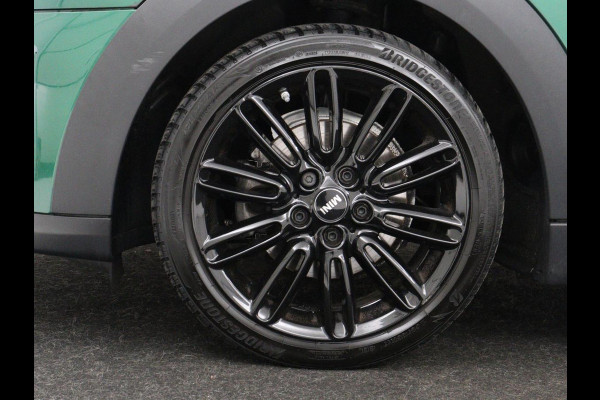 MINI Cooper 1.5 Business Edition | Harman/Kardon | Carplay | Verwarmde voorruit | Navigatie | Full LED | Half leder | Parkeerhulp | Climate control | Cruise control | Bluetooth | British Racing Green
