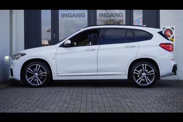 BMW X1 SDrive20i M Sport Shadowline CAMERA-CLIMA-CRUISE-FULL LED-HEADUP-LEDER-NAVIGATIE-PANORAMA-STOELVERWARMING-TREKHAAK
