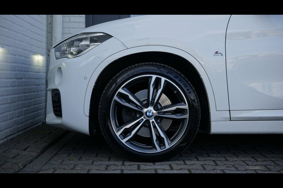 BMW X1 SDrive20i M Sport Shadowline CAMERA-CLIMA-CRUISE-FULL LED-HEADUP-LEDER-NAVIGATIE-PANORAMA-STOELVERWARMING-TREKHAAK