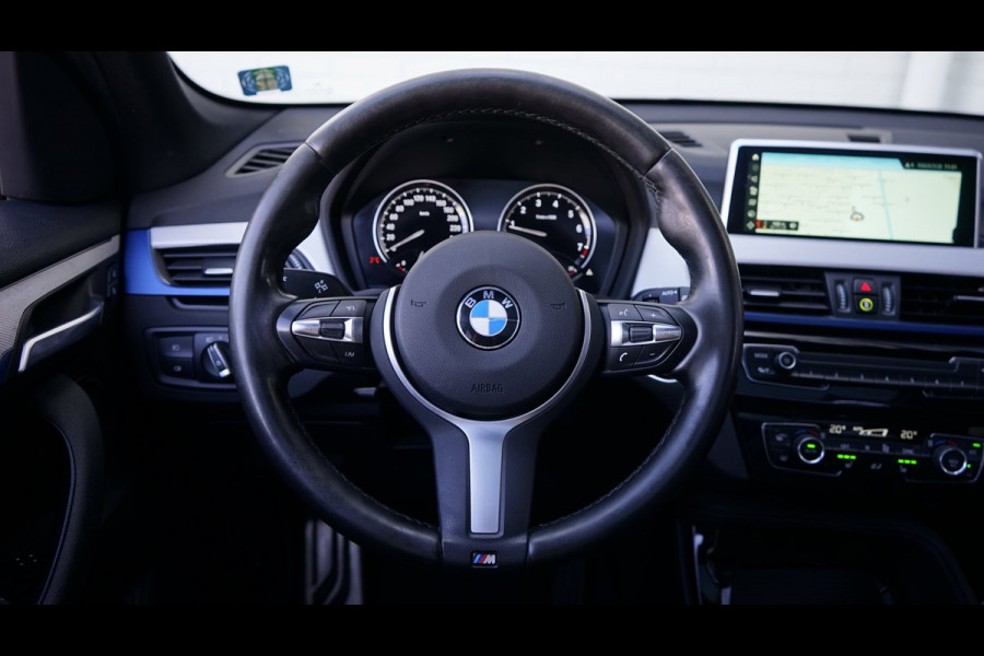 BMW X1 SDrive20i M Sport Shadowline CAMERA-CLIMA-CRUISE-FULL LED-HEADUP-LEDER-NAVIGATIE-PANORAMA-STOELVERWARMING-TREKHAAK