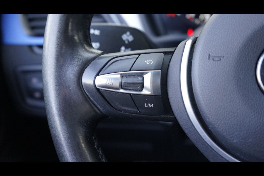 BMW X1 SDrive20i M Sport Shadowline CAMERA-CLIMA-CRUISE-FULL LED-HEADUP-LEDER-NAVIGATIE-PANORAMA-STOELVERWARMING-TREKHAAK