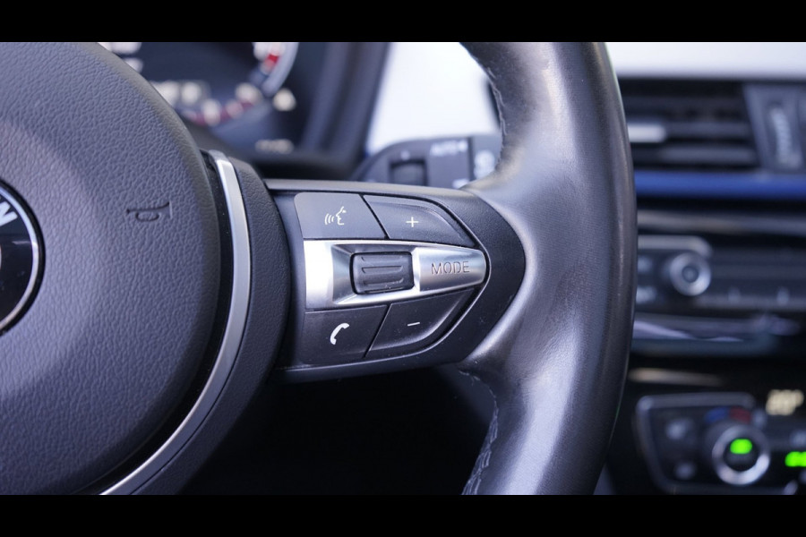 BMW X1 SDrive20i M Sport Shadowline CAMERA-CLIMA-CRUISE-FULL LED-HEADUP-LEDER-NAVIGATIE-PANORAMA-STOELVERWARMING-TREKHAAK