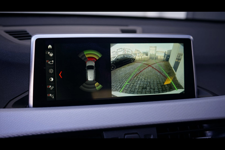 BMW X1 SDrive20i M Sport Shadowline CAMERA-CLIMA-CRUISE-FULL LED-HEADUP-LEDER-NAVIGATIE-PANORAMA-STOELVERWARMING-TREKHAAK