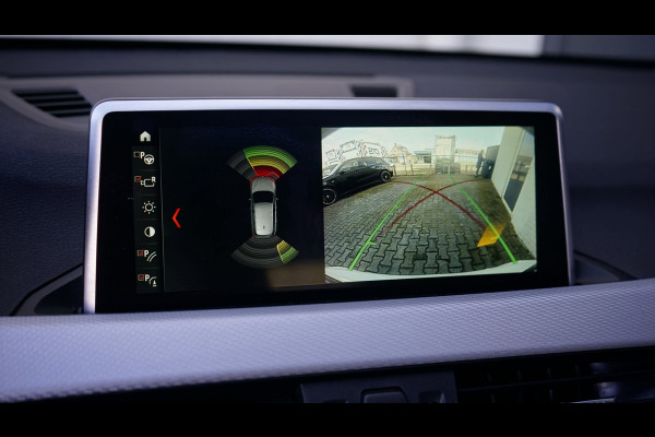 BMW X1 SDrive20i M Sport Shadowline CAMERA-CLIMA-CRUISE-FULL LED-HEADUP-LEDER-NAVIGATIE-PANORAMA-STOELVERWARMING-TREKHAAK