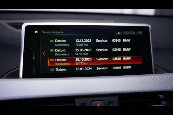 BMW X1 SDrive20i M Sport Shadowline CAMERA-CLIMA-CRUISE-FULL LED-HEADUP-LEDER-NAVIGATIE-PANORAMA-STOELVERWARMING-TREKHAAK