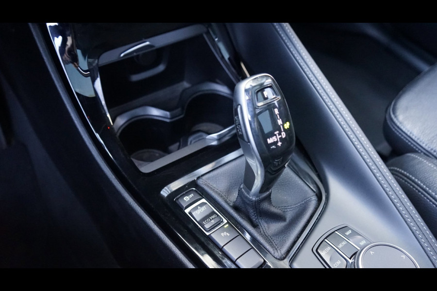 BMW X1 SDrive20i M Sport Shadowline CAMERA-CLIMA-CRUISE-FULL LED-HEADUP-LEDER-NAVIGATIE-PANORAMA-STOELVERWARMING-TREKHAAK