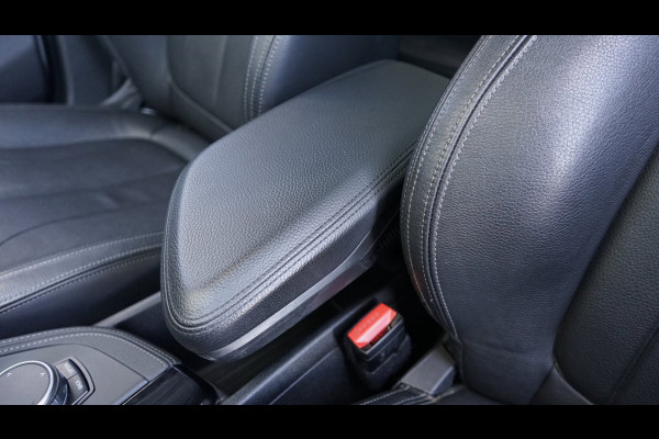 BMW X1 SDrive20i M Sport Shadowline CAMERA-CLIMA-CRUISE-FULL LED-HEADUP-LEDER-NAVIGATIE-PANORAMA-STOELVERWARMING-TREKHAAK